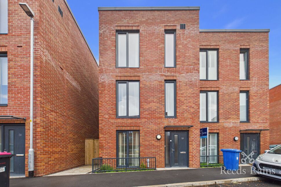 3 bedroom Semi Detached House for sale