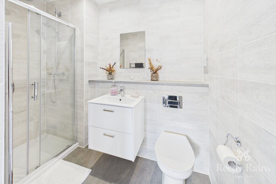 En-Suite Shower Rm 2