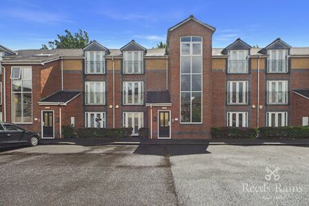 Stanley Road, 2 bedroom Flat to rent, &pound;950 pcm