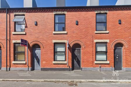 2 bedroom Mid Terrace House to rent