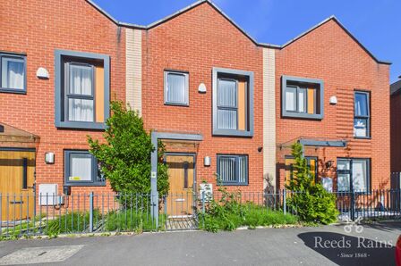 2 bedroom Mid Terrace House for sale