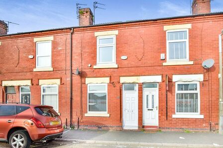 2 bedroom Mid Terrace House for sale