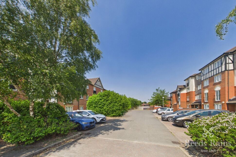 2 bedroom Flat for sale