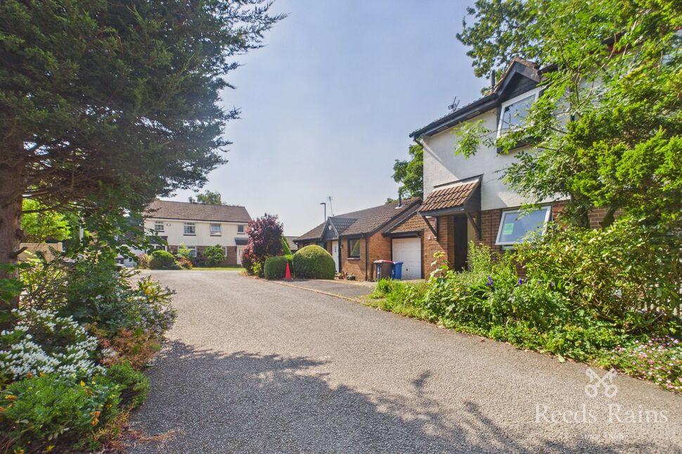 Main image of 1 bedroom Semi Detached House for sale, Crestfold, Little Hulton, Greater Manchester, M38