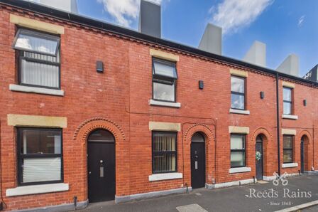 2 bedroom Mid Terrace House for sale