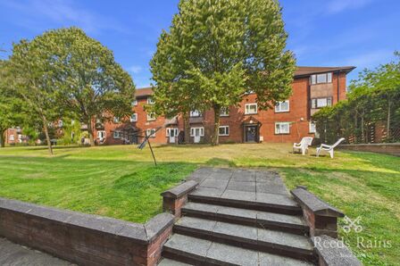 3 bedroom Flat for sale