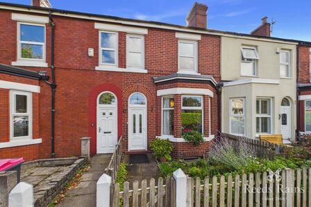 3 bedroom Mid Terrace House for sale