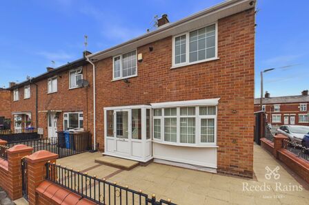 2 bedroom End Terrace House for sale