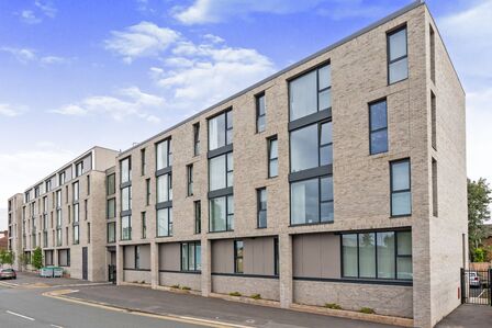Lower Broughton Road, 2 bedroom Flat for sale, &pound;180,000