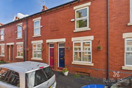 Osborne Street, 2 bedroom Mid Terrace House to rent, &pound;1,000 pcm