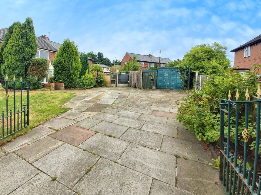 3 bedroom Semi Detached House to rent, Davyhulme Road, Stretford, M32