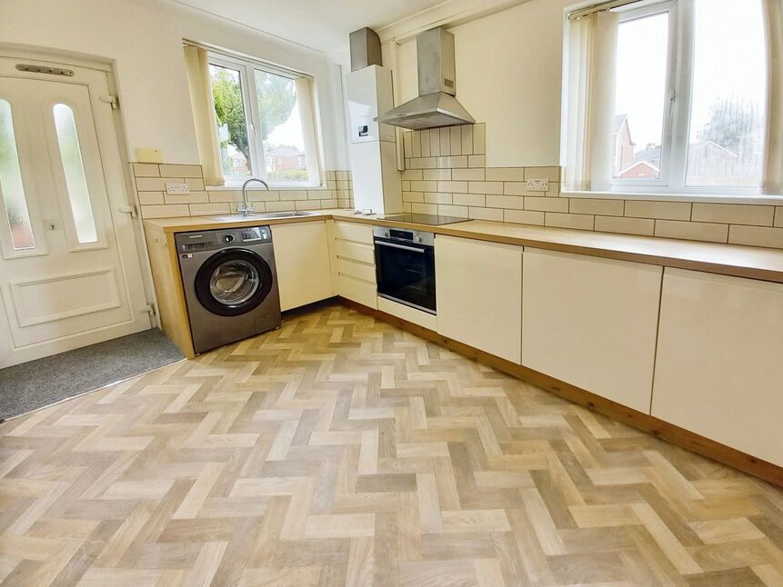 3 bedroom Semi Detached House to rent, Davyhulme Road, Stretford, M32