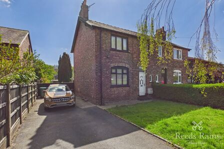 Wythenshawe Road, 2 bedroom Semi Detached House for sale, &pound;325,000