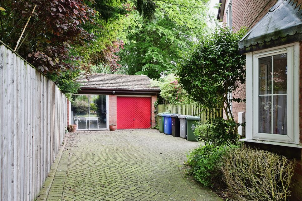 4 bedroom Detached House for sale, Chichester Close, Sale, M33 £620,000