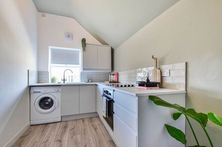 Barton Road, 1 bedroom Flat to rent, &pound;875 pcm