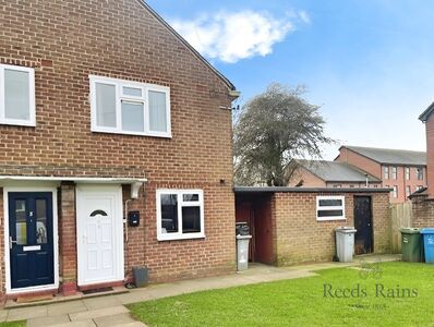 Gatley Road, 2 bedroom  Flat for sale, £175,000