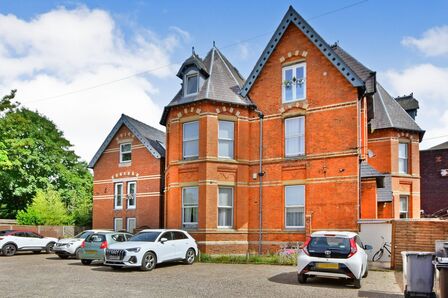 Washway Road, 2 bedroom  Flat for sale, £250,000