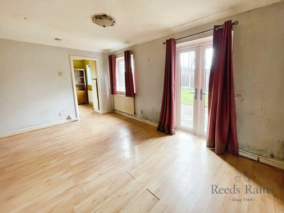 3 bedroom Mid Terrace House for sale