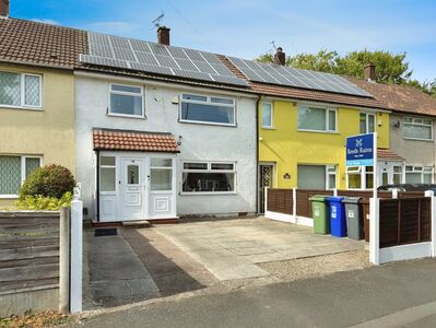 3 bedroom Mid Terrace House for sale