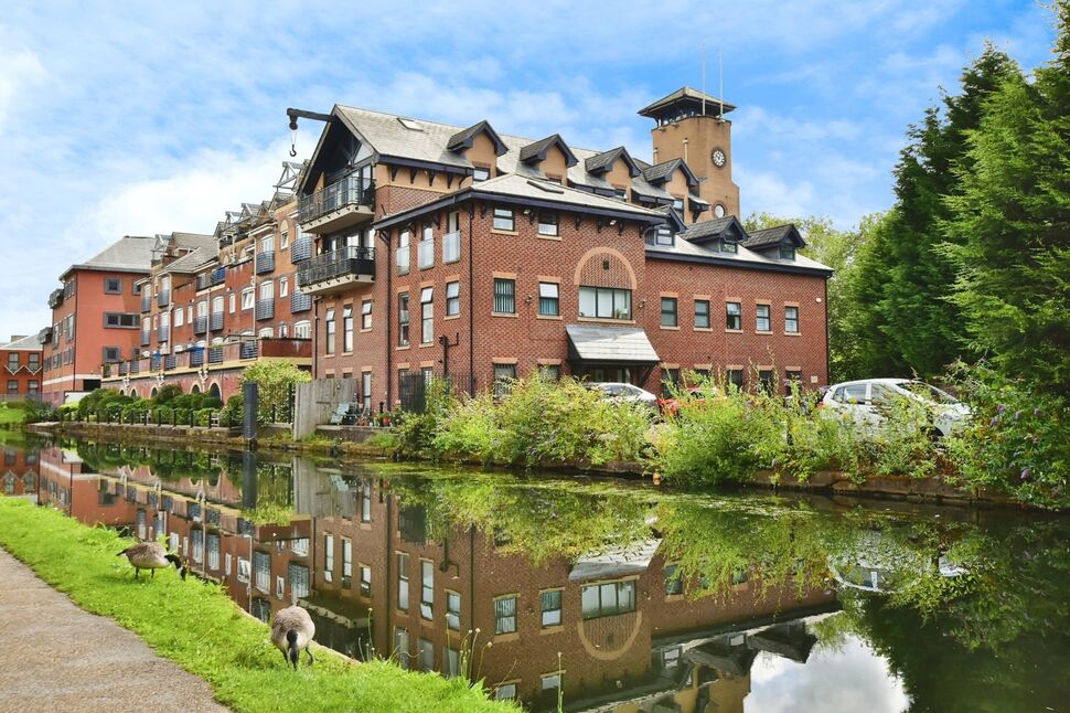 Main image of 2 bedroom Flat for sale, Britannia Road, Sale, Greater Manchester, M33