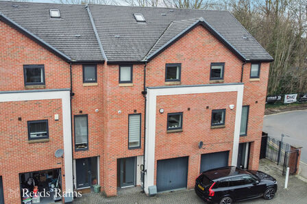 Danefield Road, 4 bedroom Mid Terrace House for sale, &pound;530,000