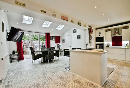 3 bedroom Mid Terrace House for sale