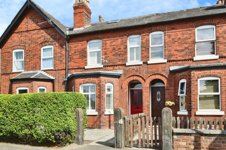 3 bedroom Mid Terrace House for sale