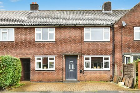 3 bedroom Mid Terrace House for sale