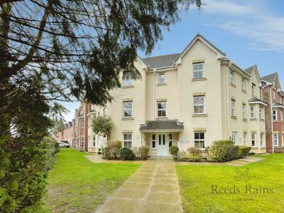 Maryport Drive, 2 bedroom Flat for sale, &pound;200,000