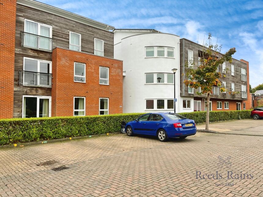 Main image of 2 bedroom  Flat to rent, Romana Square, Altrincham, Greater Manchester, WA14