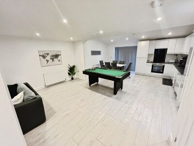 Tavistock Road, 2 bedroom Mid Terrace Property to rent, &pound;2,000 pcm