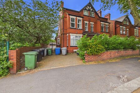 Ayres Road, 2 bedroom Flat to rent, &pound;975 pcm
