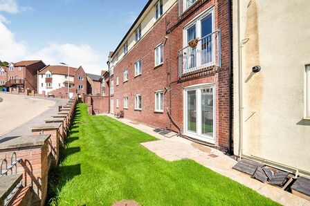 Ingle Close, 2 bedroom Flat to rent, &pound;725 pcm