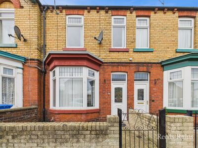 3 bedroom Mid Terrace House to rent