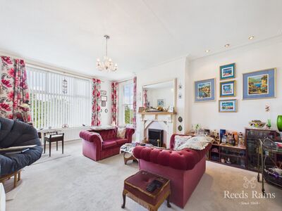 3 bedroom Flat for sale