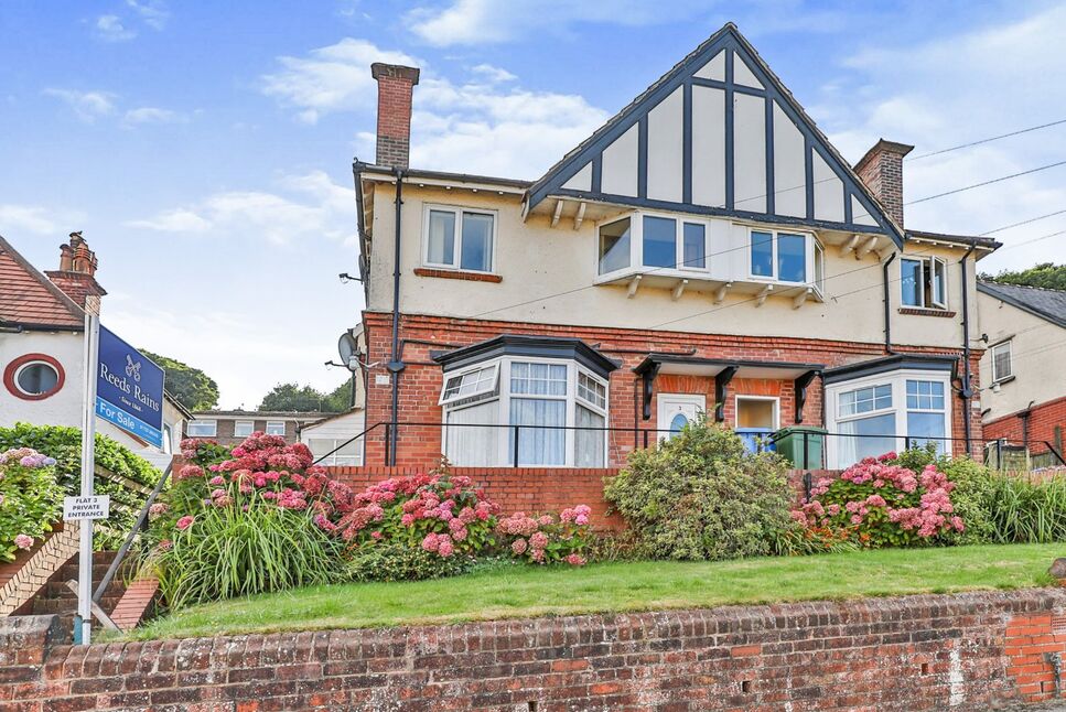 Main image of 1 bedroom Semi Detached Flat for sale, Park Avenue, Scarborough, North Yorkshire, YO12