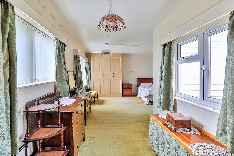 3 bedroom Semi Detached House for sale, Holbeck Hill, Scarborough, YO11