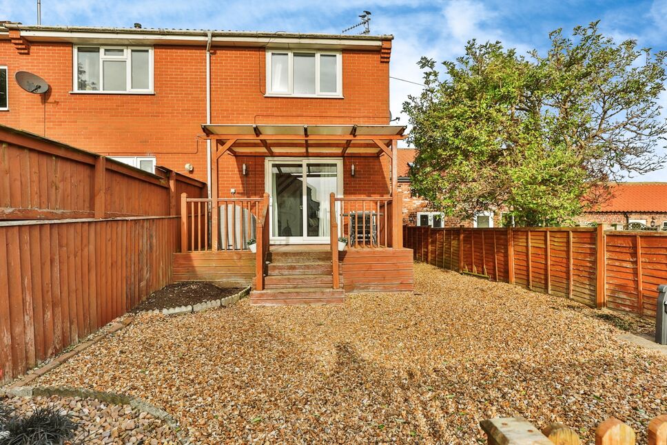 2 bedroom End Terrace House for sale, Main Street, Cayton, YO11 £150,000