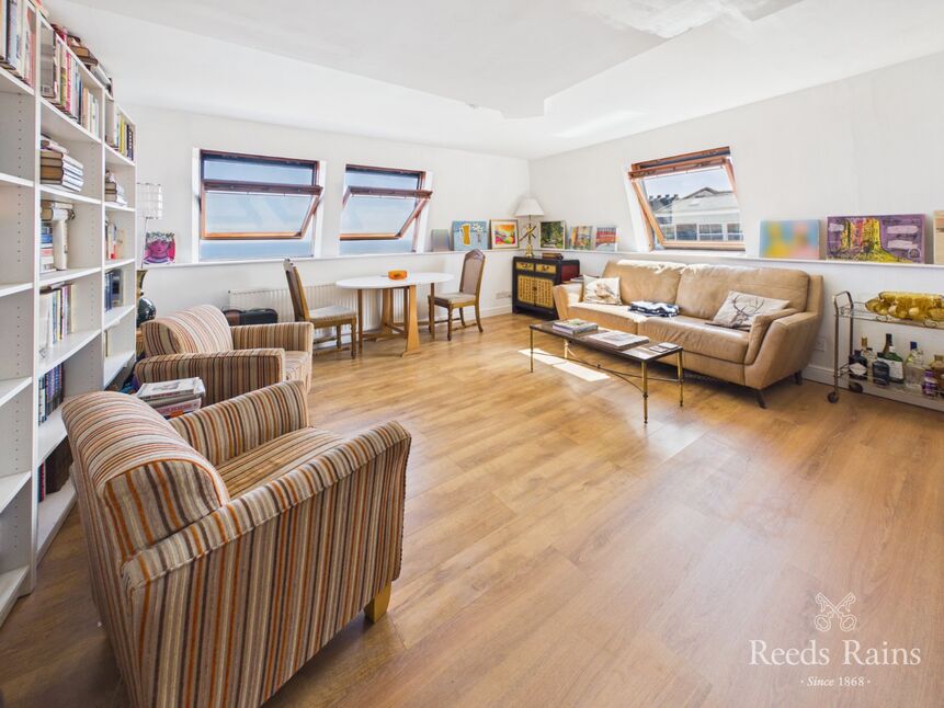 Main image of 2 bedroom Flat for sale, Queens Parade, Scarborough, North Yorkshire, YO12