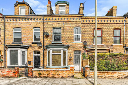Prospect Road, 4 bedroom Mid Terrace House to rent, &pound;1,000 pcm