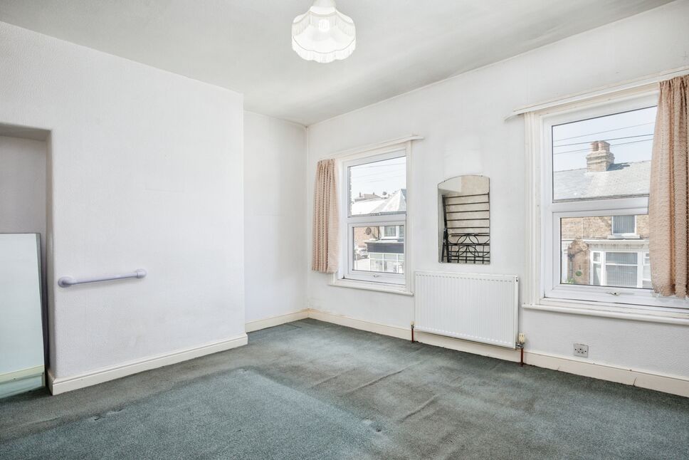 2 bedroom Mid Terrace House for sale, St. Johns Road, Scarborough, YO12