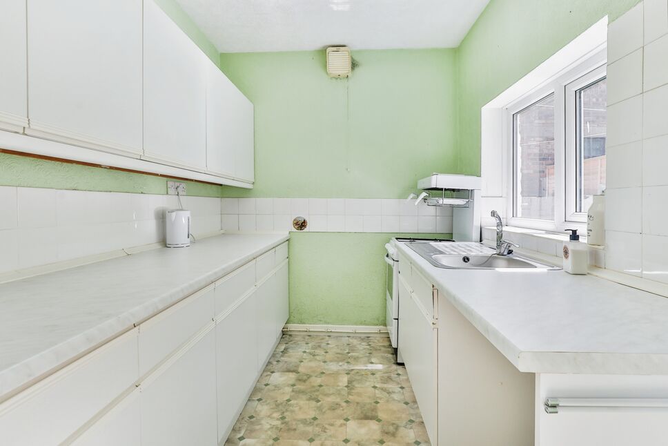 2 bedroom Mid Terrace House for sale, St. Johns Road, Scarborough, YO12