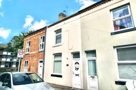 Hampton Road, 2 bedroom Mid Terrace House to rent, £725 pcm