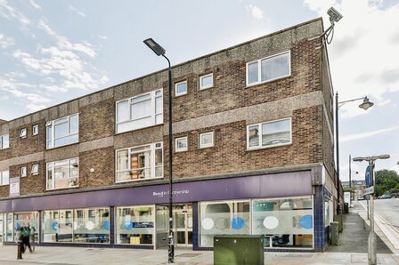Albemarle Crescent, 2 bedroom  Flat to rent, £750 pcm