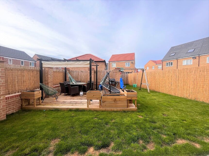 4 bedroom Detached House for sale, Senior Drive, Cayton, YO11 £330,000