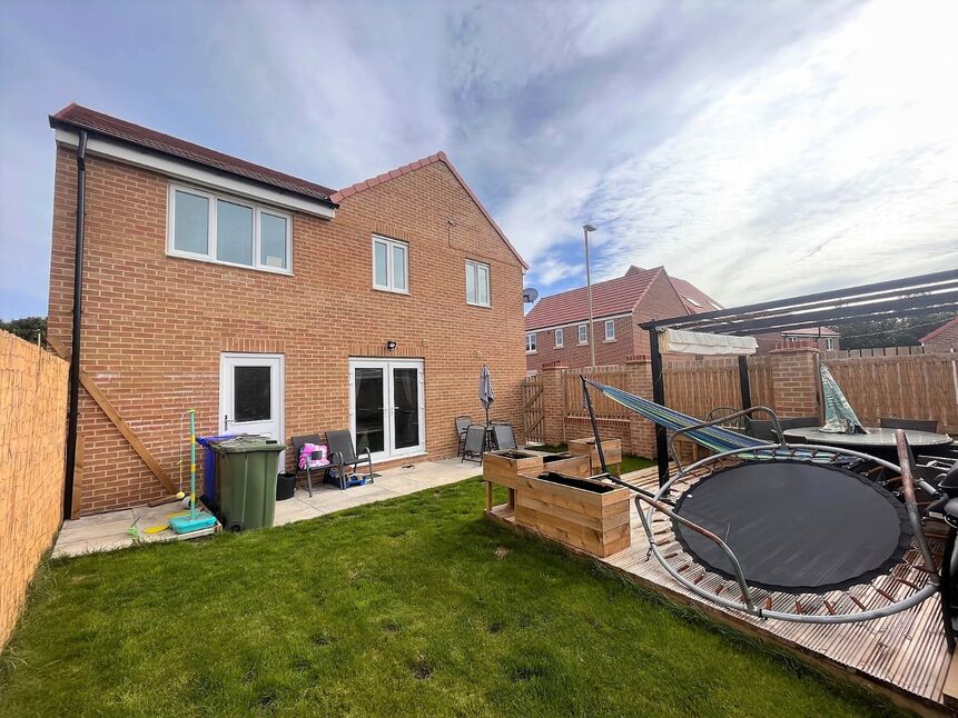 4 bedroom Detached House for sale, Senior Drive, Cayton, YO11 £330,000