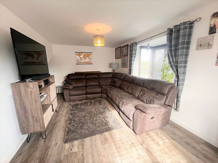 4 bedroom Detached House for sale, Senior Drive, Cayton, YO11 £330,000