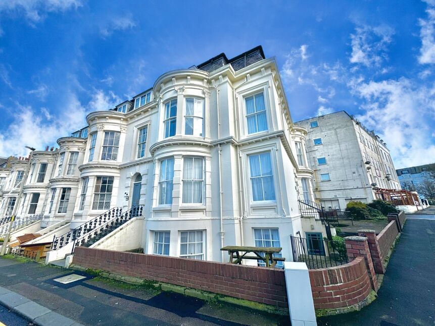 Main image of 2 bedroom  Flat for sale, Crown Terrace, Scarborough, YO11