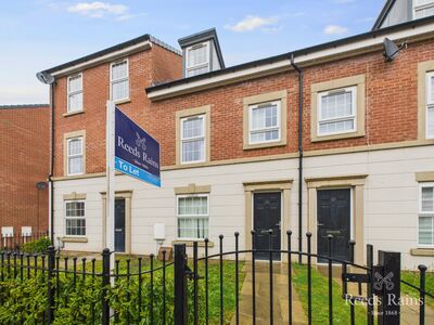 3 bedroom Mid Terrace House to rent