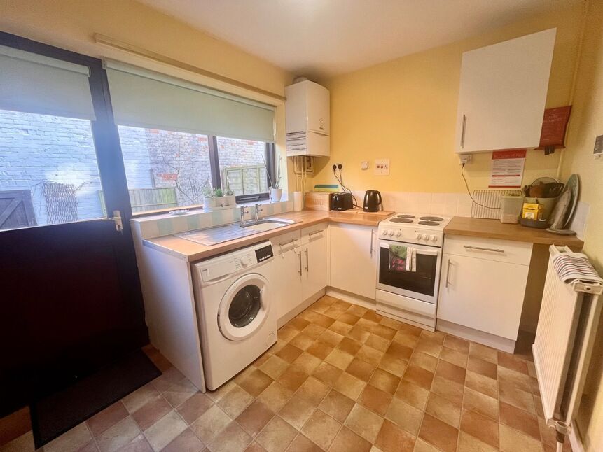 2 bedroom Mid Terrace House for sale, Belvedere Terrace, Scarborough